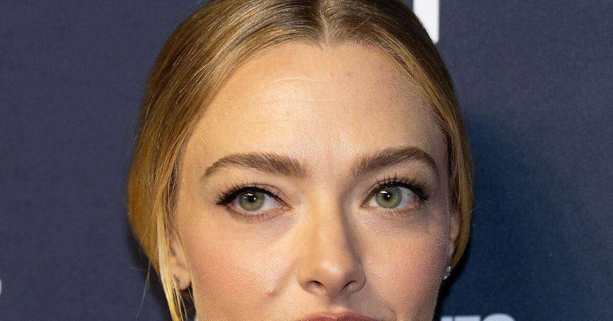 Amanda Seyfried arriving at evening gala event