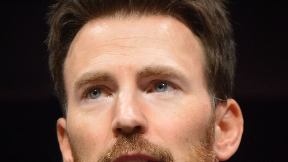 Chris Evans portrait and relationship reporting