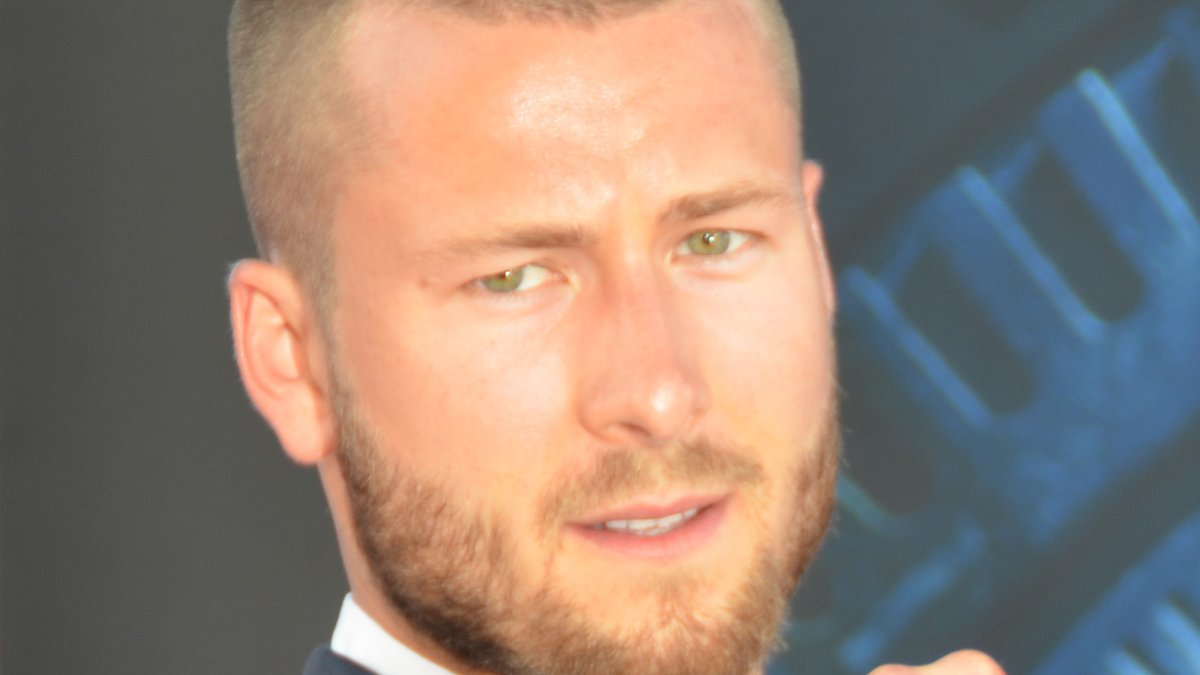 Glen Powell portrait
