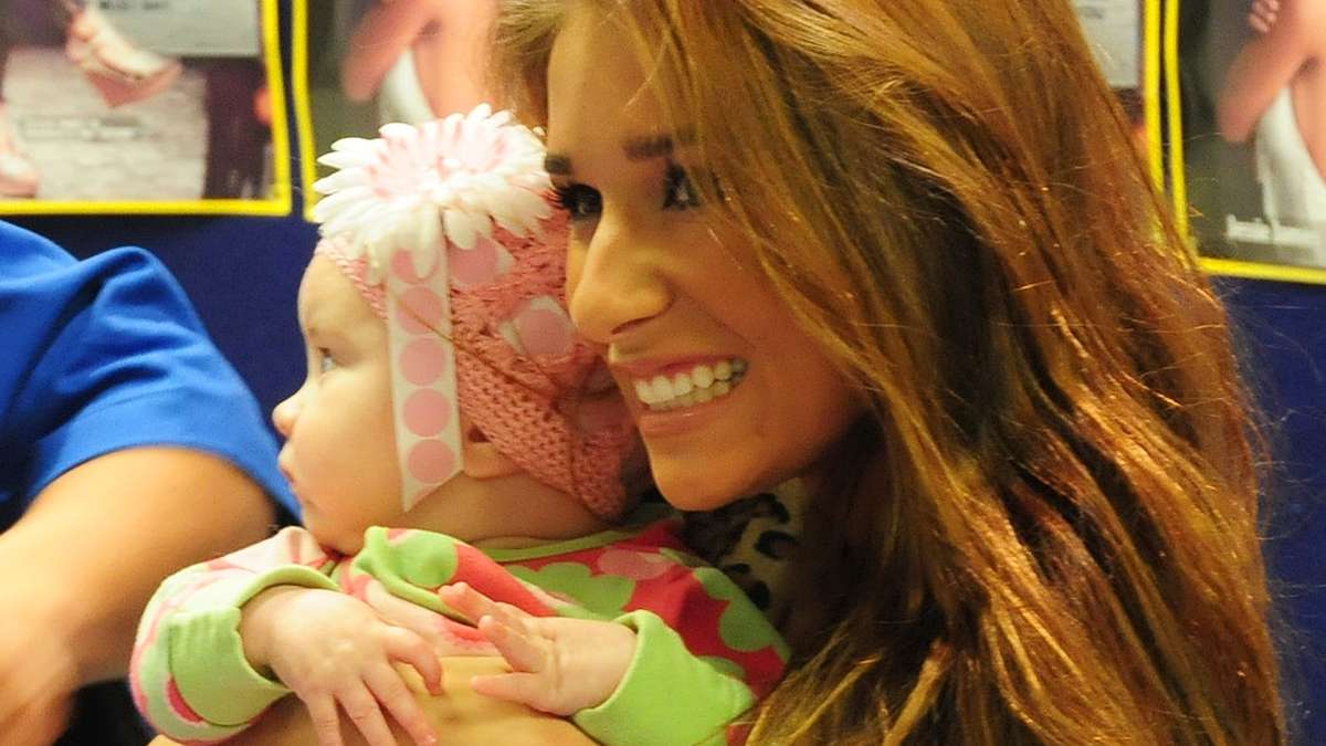 Jessie James Decker portrait