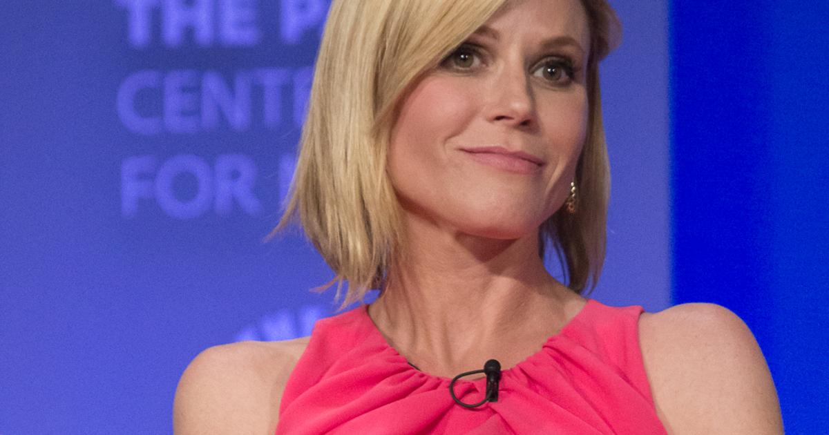Julie Bowen smiling at television event