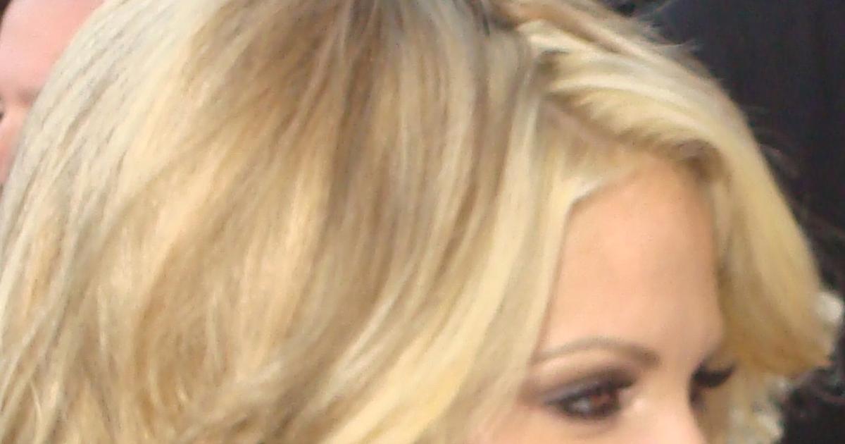 Kim Zolciak posing at evening event