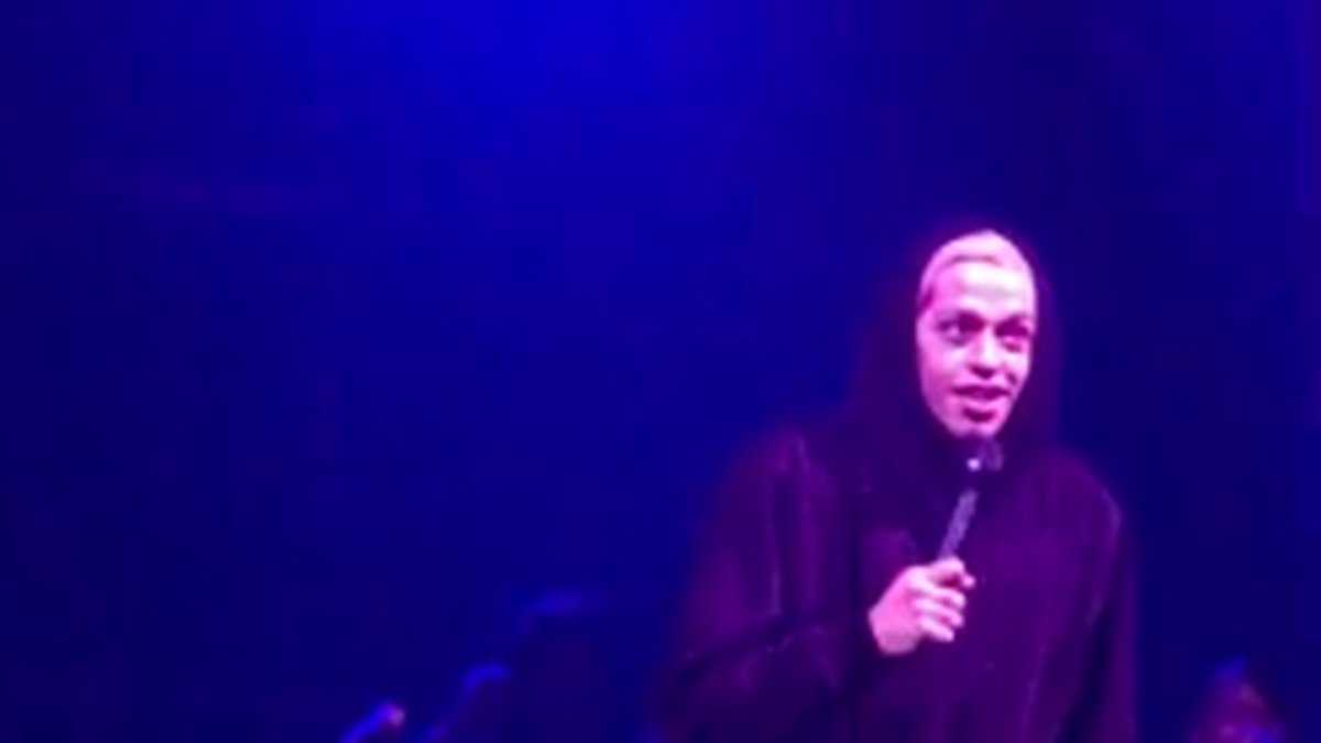 Pete Davidson portrait and relationship reporting