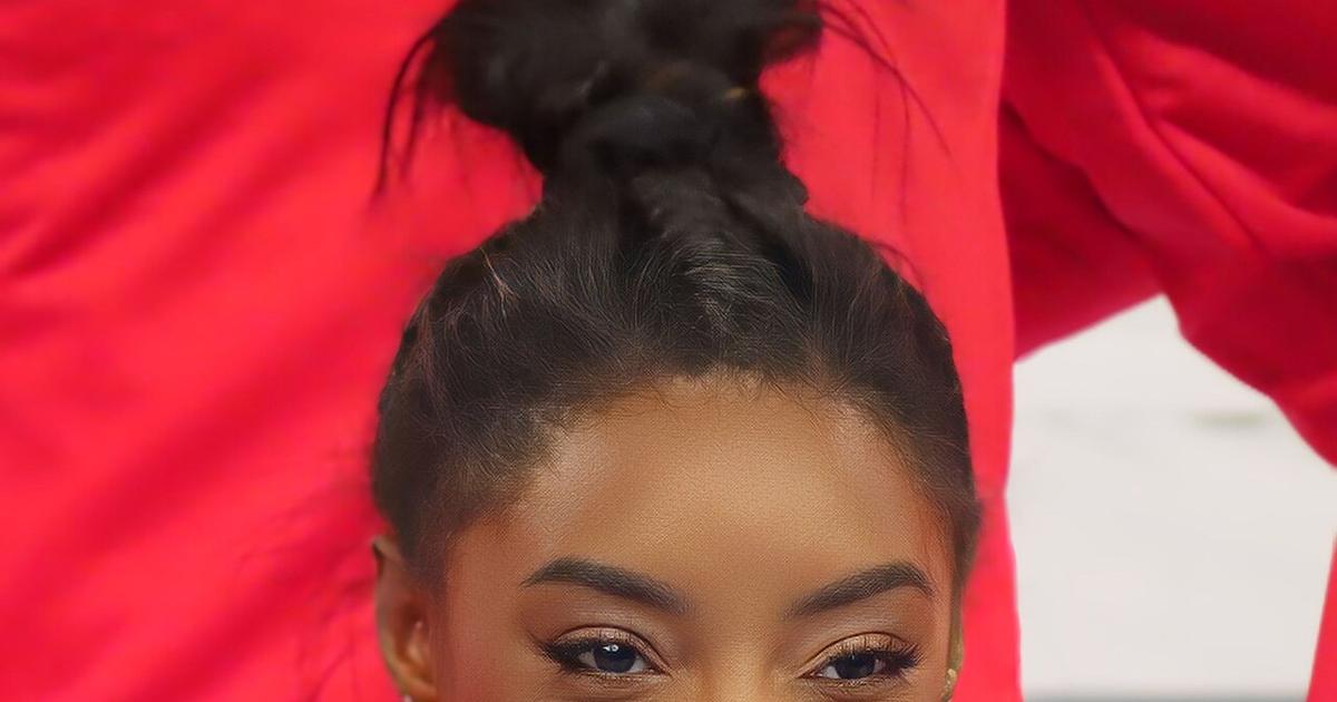 Simone Biles smiling at sporting event
